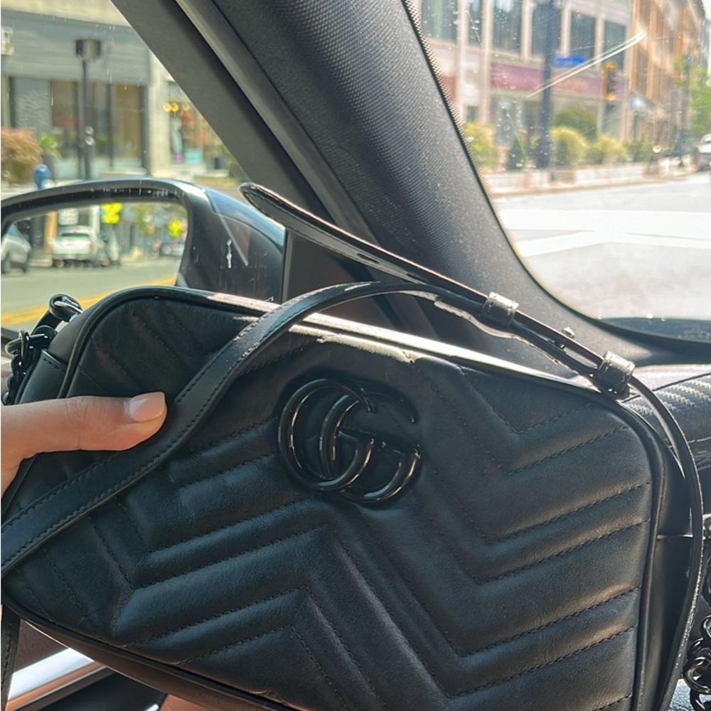 Elegant Black Chevron Crossbody Bag